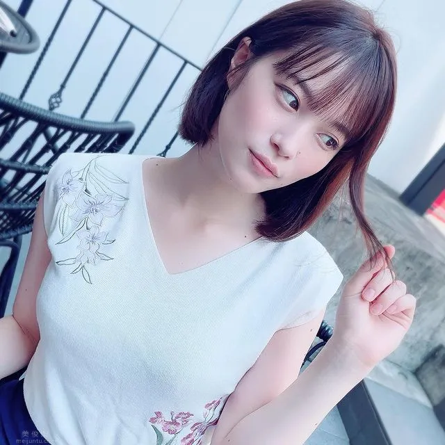 新人的努力看得到！短发妹《大塚遥》大解放「浓浓香气」散发出来！