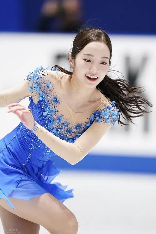 日本花式滑冰女神《本田真凛》Cos「蝴蝶忍」在运动场上翩翩起舞！