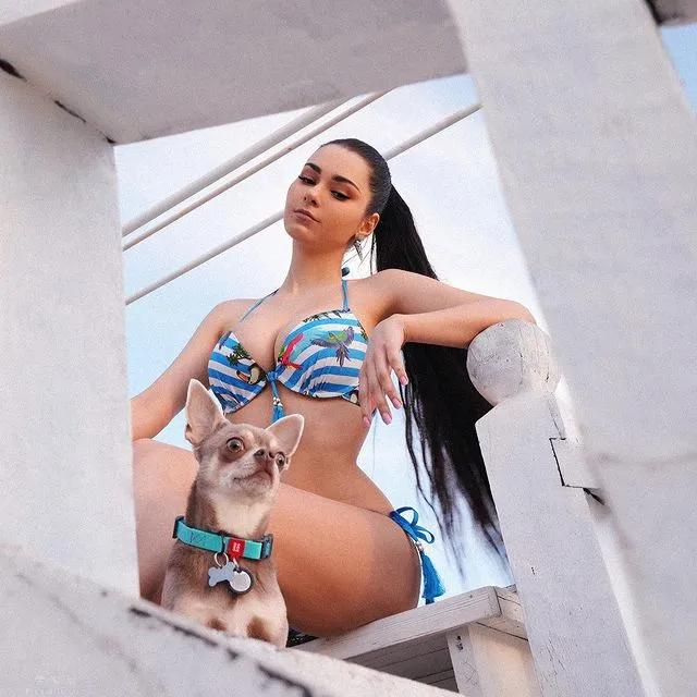 当她的吉娃娃!俄国女模《Helga Lovekaty》吸400万IG粉丝!