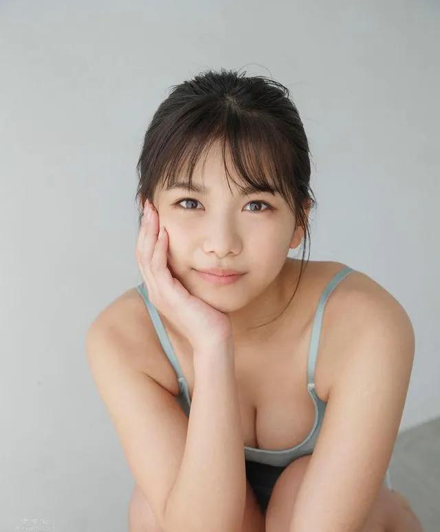 满分朝气美少女《朝日ななみ》！阳光笑容、窈窕胴体充满夏日香气！
