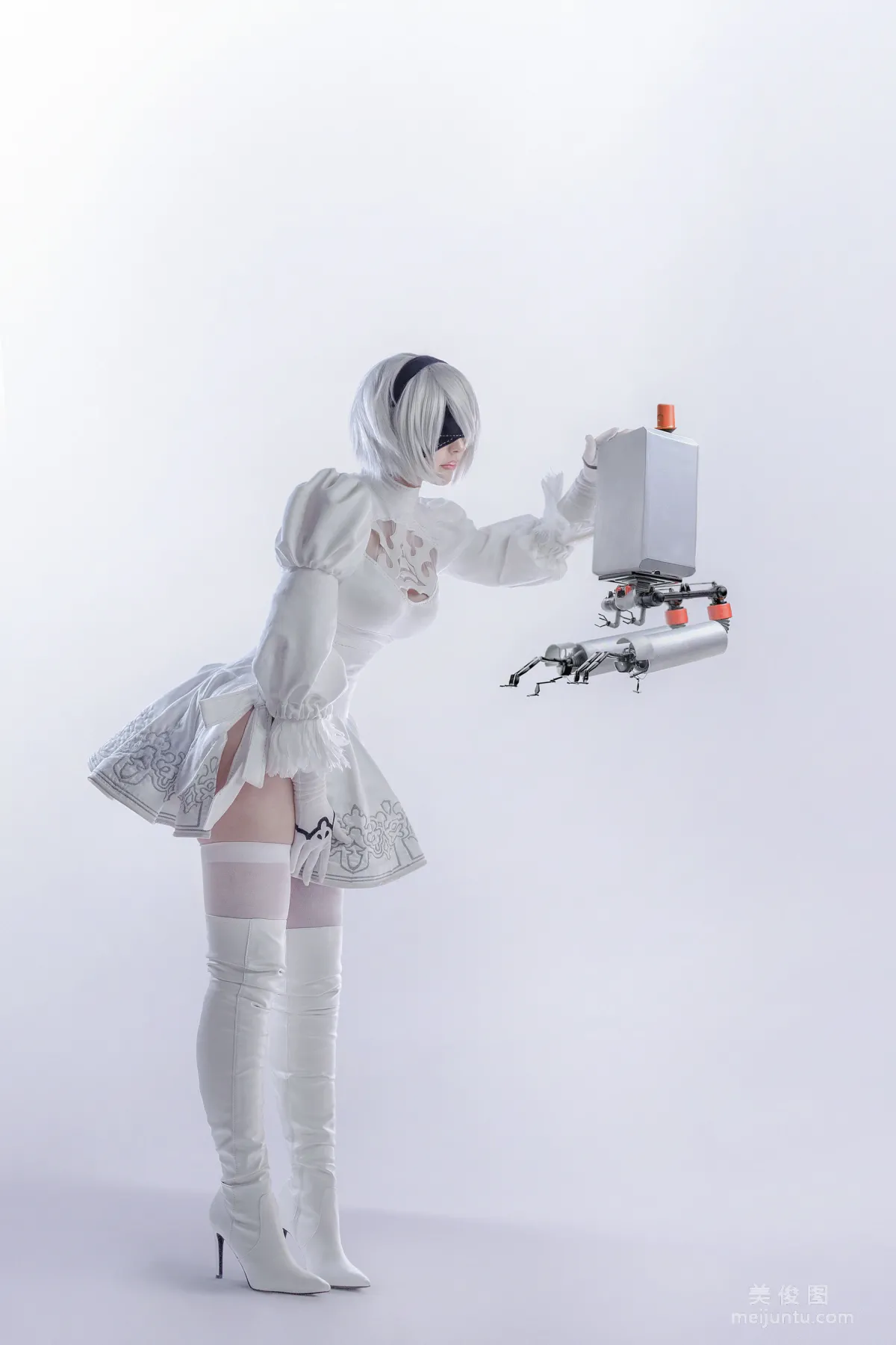 国外美女SayaTheFox - 2B White Dress