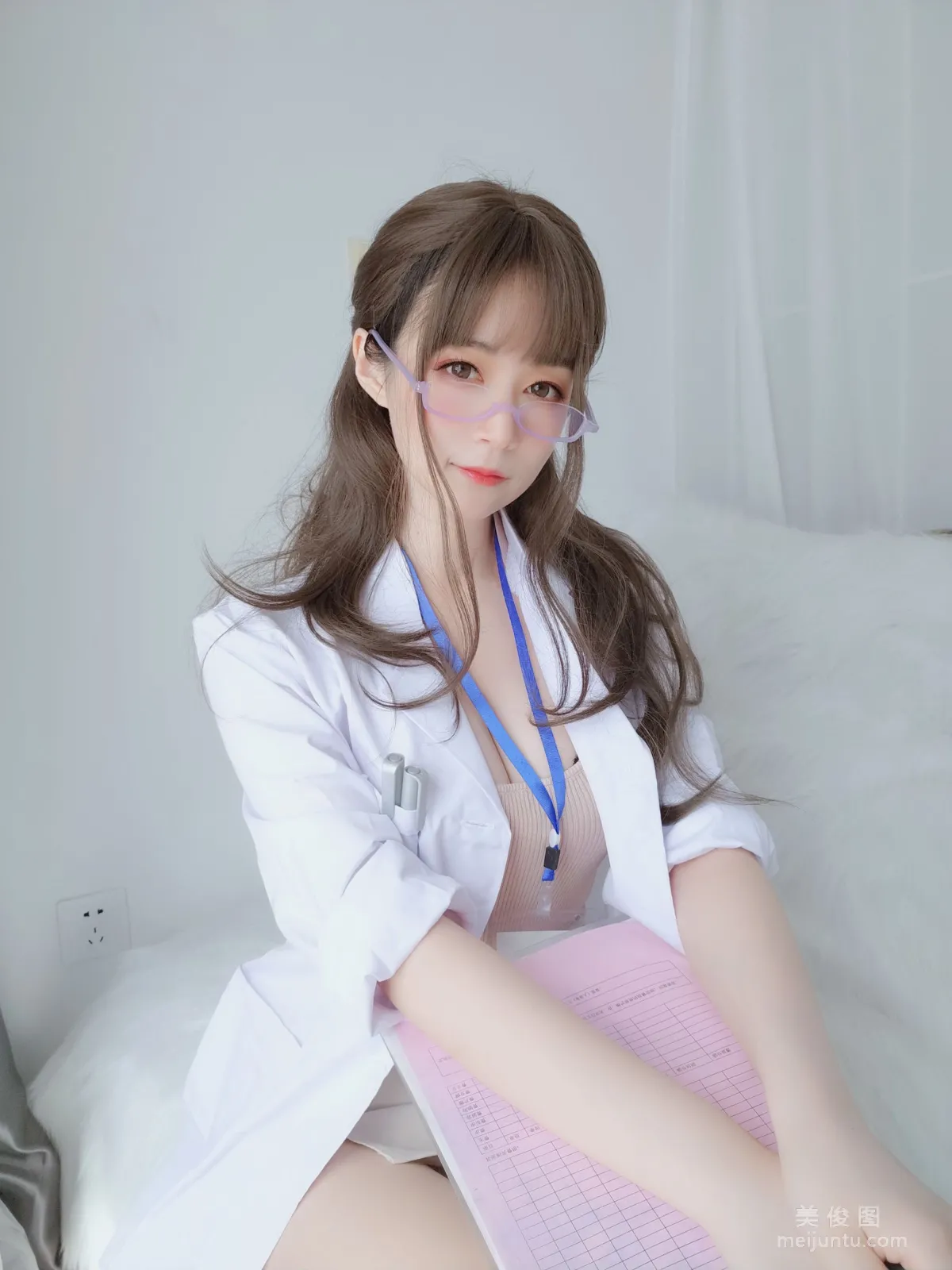 Coser小姐姐白银 - 私人医生 写真套图