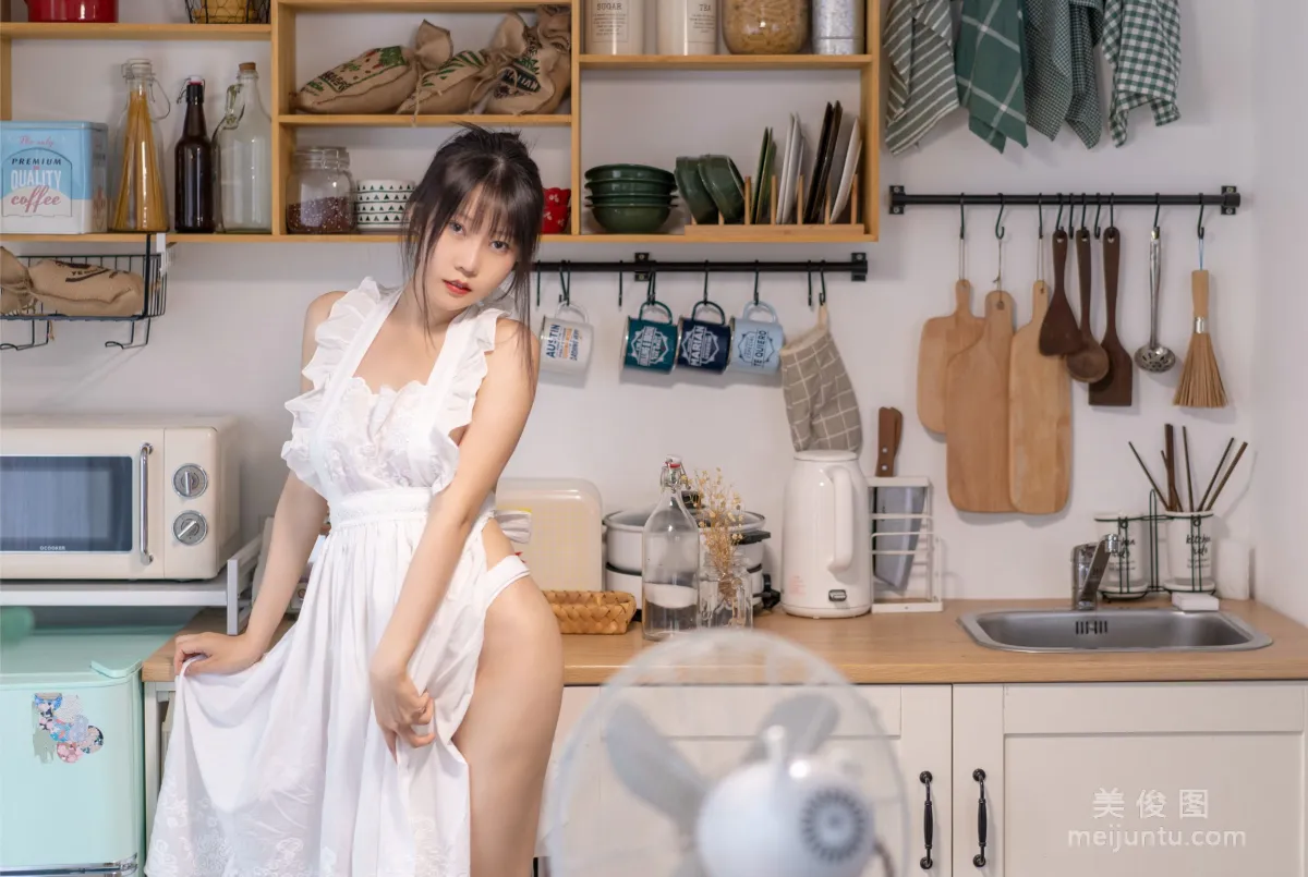 [COS福利] 香草喵露露 - 厨娘 写真套图