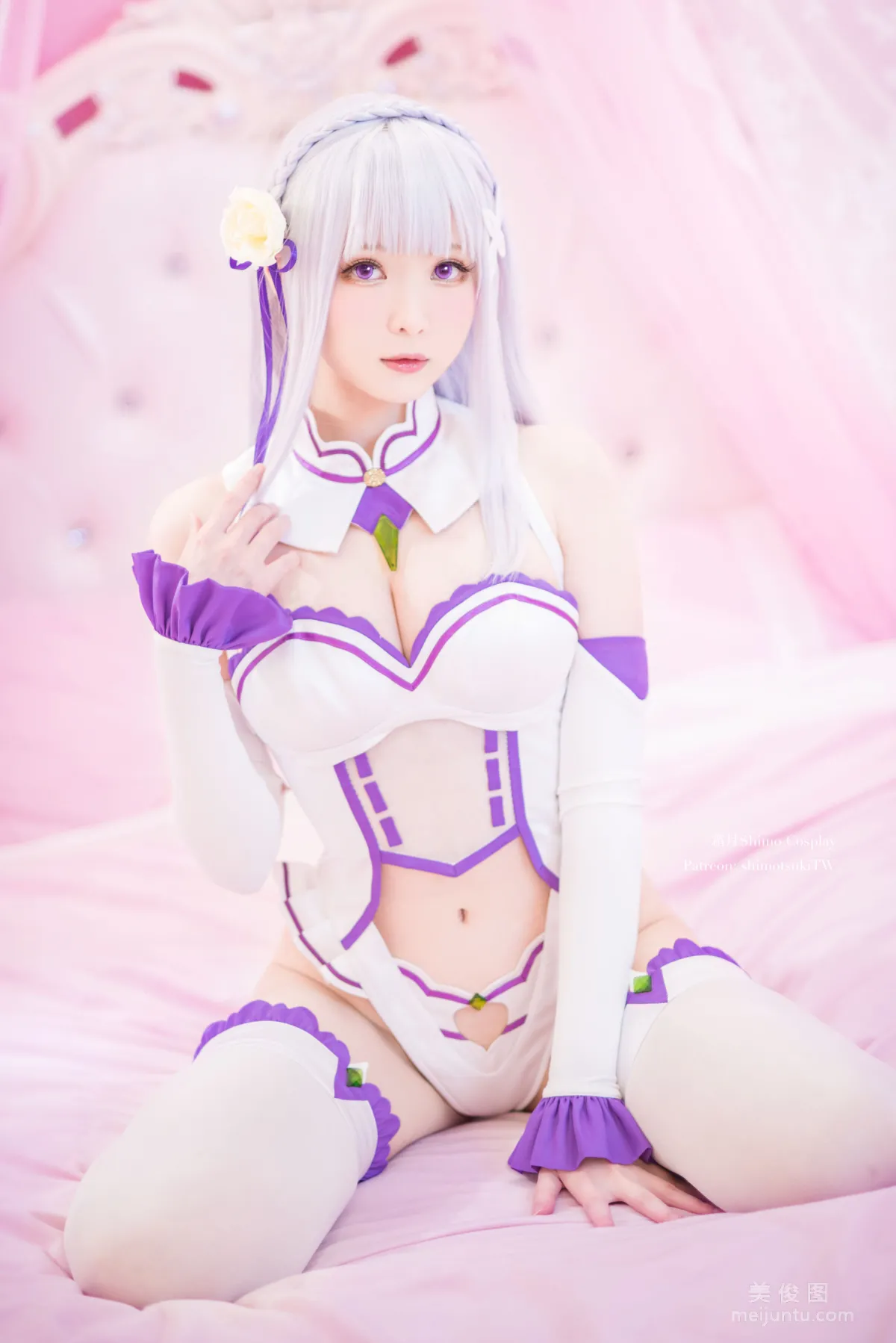 微博妹纸霜月shimo - 艾米莉亚 写真套图