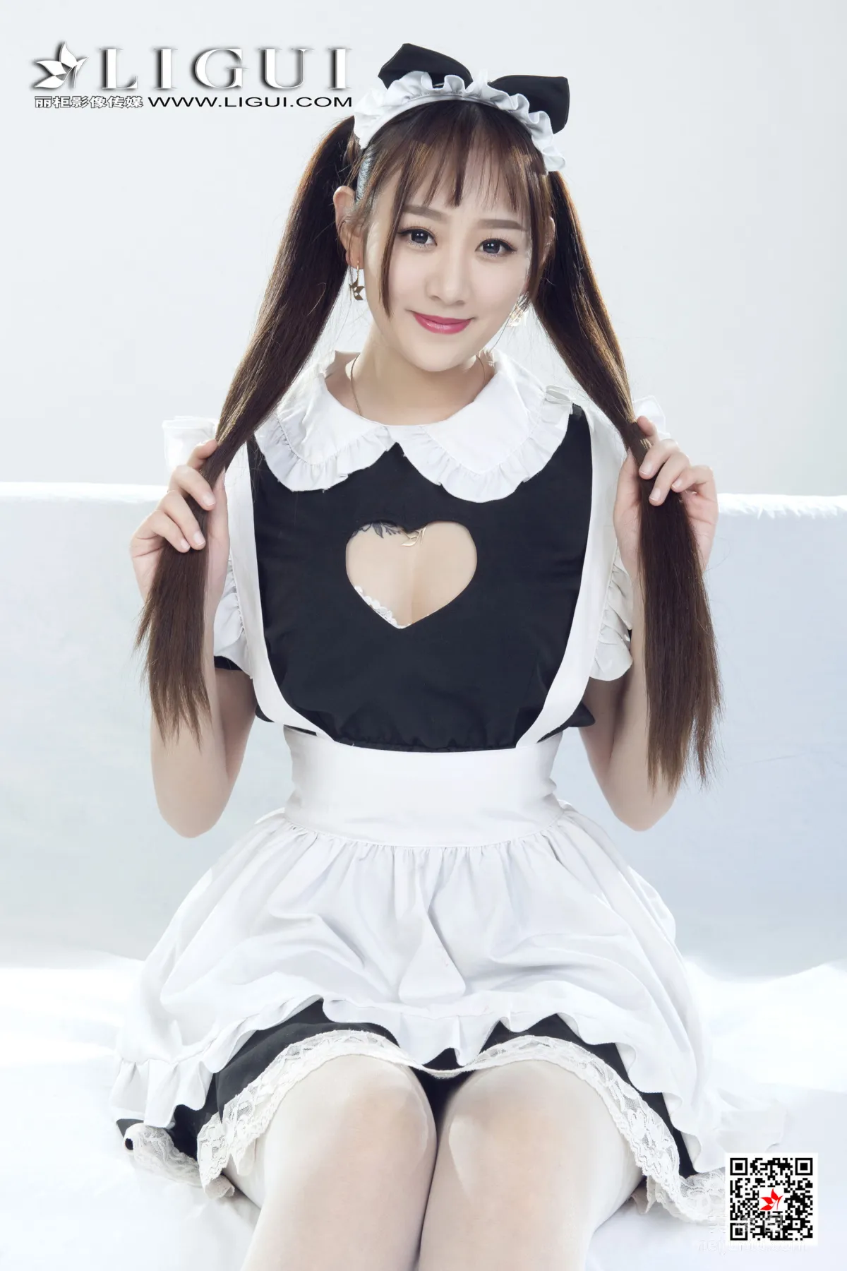 [丽柜Ligui] 小熊 《00后白丝小佣》 丝袜写真