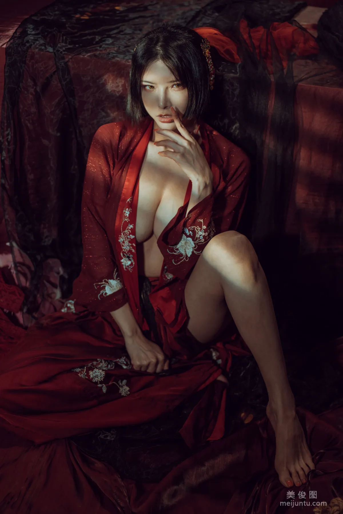 [COS福利] 秋和柯基(夏小秋秋秋) - 昏红帐 写真套图