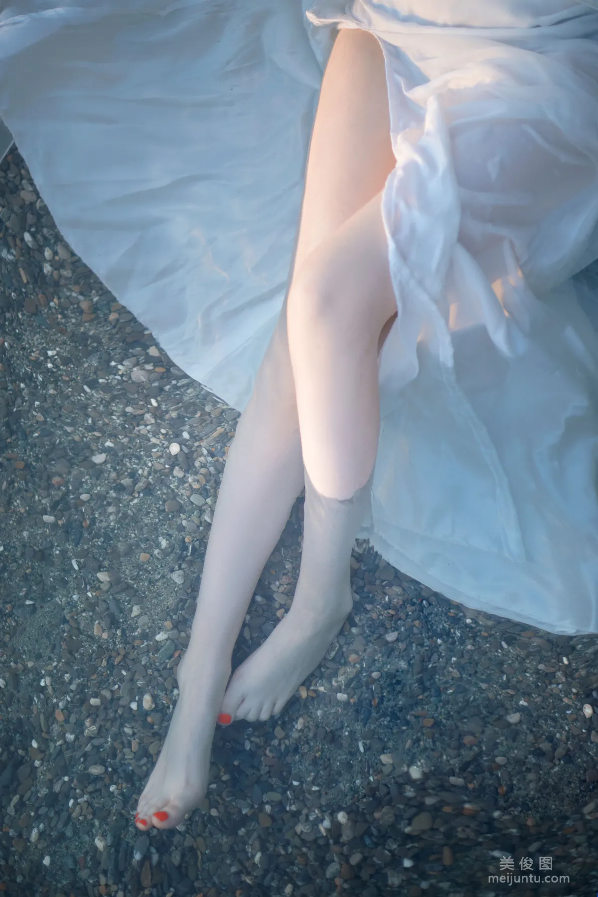 国外美女SayaTheFox - 海滩随拍
