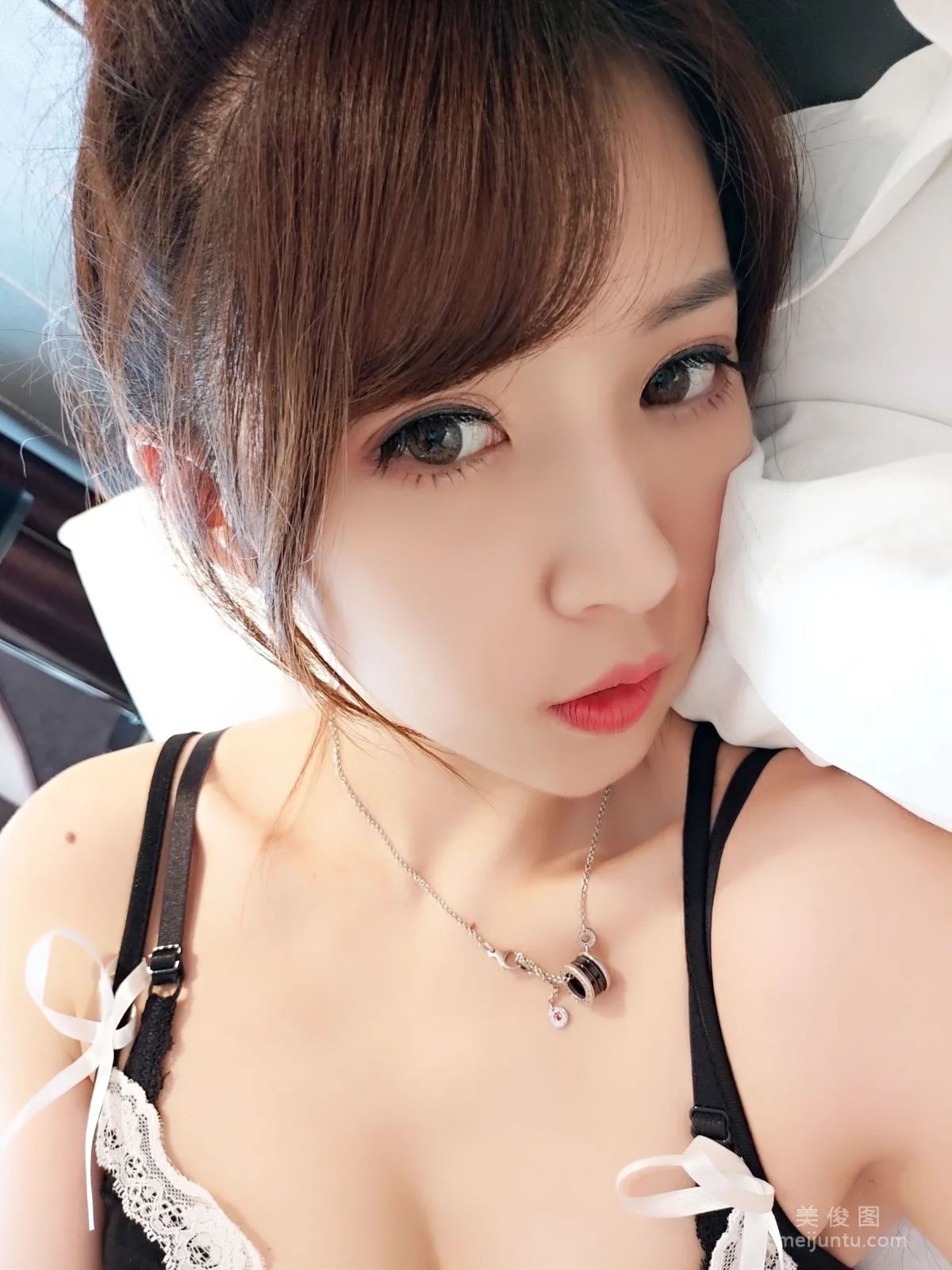 斗鱼主播小女巫露娜 - 黑色吊带裙 写真套图