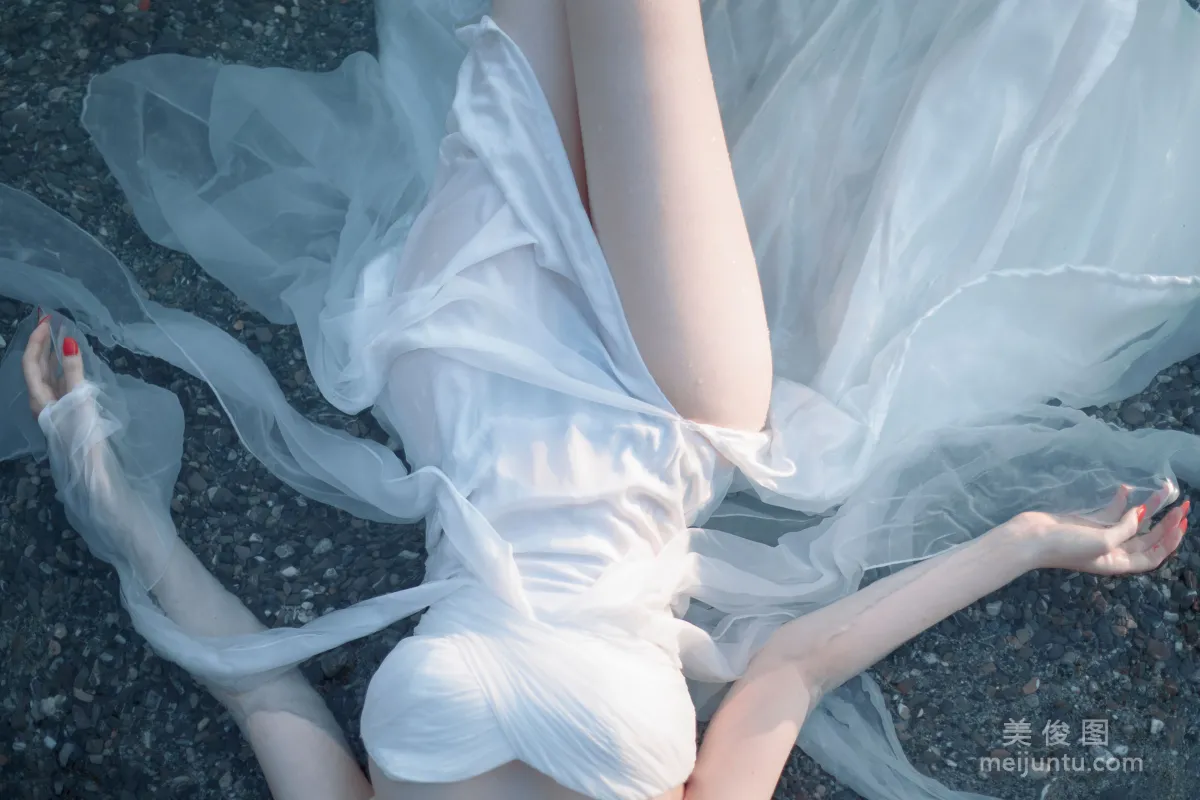 国外美女SayaTheFox - 海滩随拍
