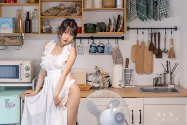 [COS福利] 香草喵露露 - 厨娘 写真套图