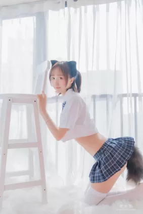 萌系小姐姐木绵绵OwO - 怀中猫 写真套图