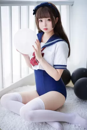 [COS福利] 日奈娇 - 制服死库水