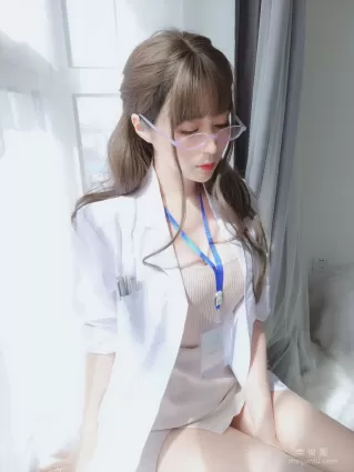 Coser小姐姐白银 - 私人医生 写真套图