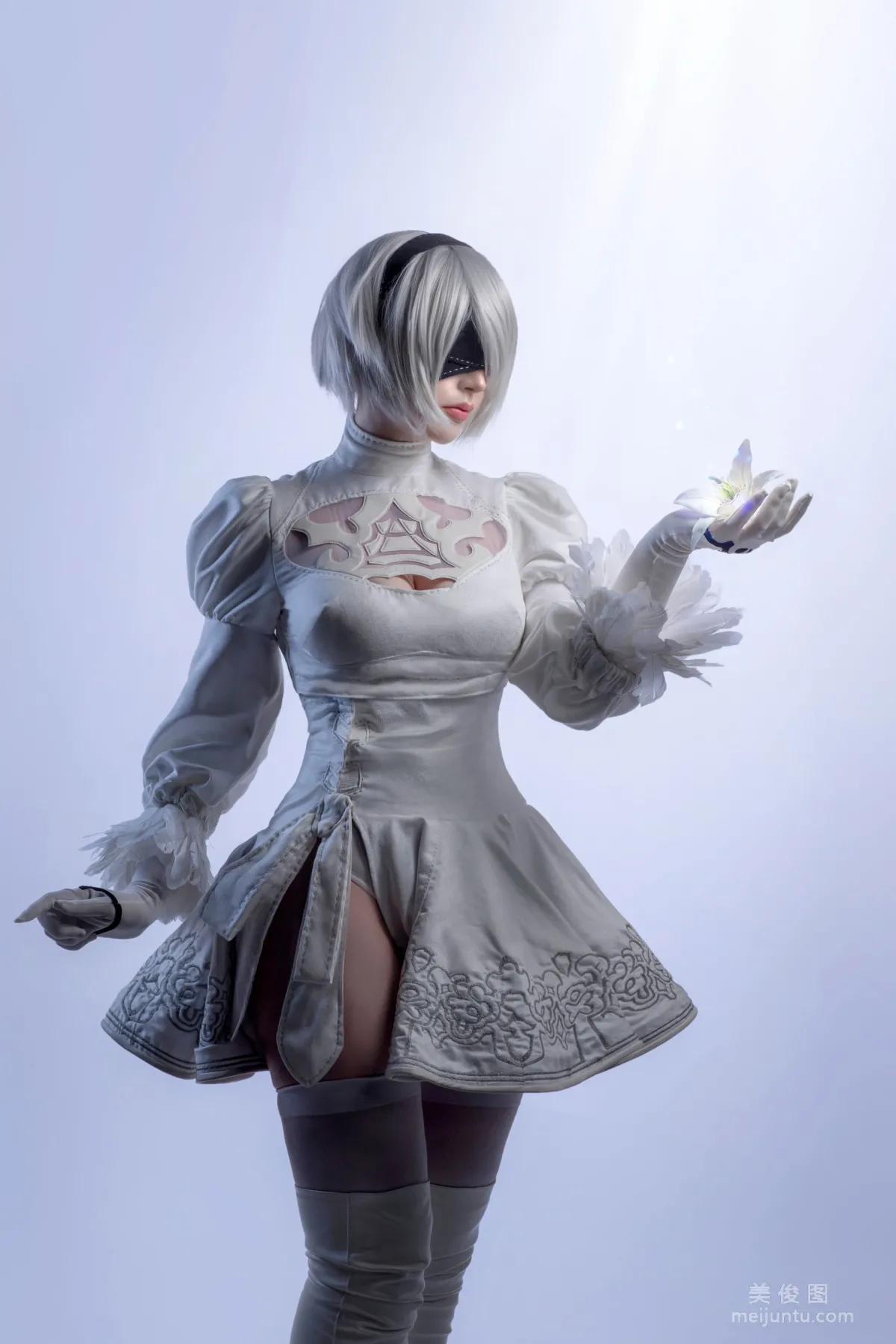 国外美女SayaTheFox - 2B White Dress