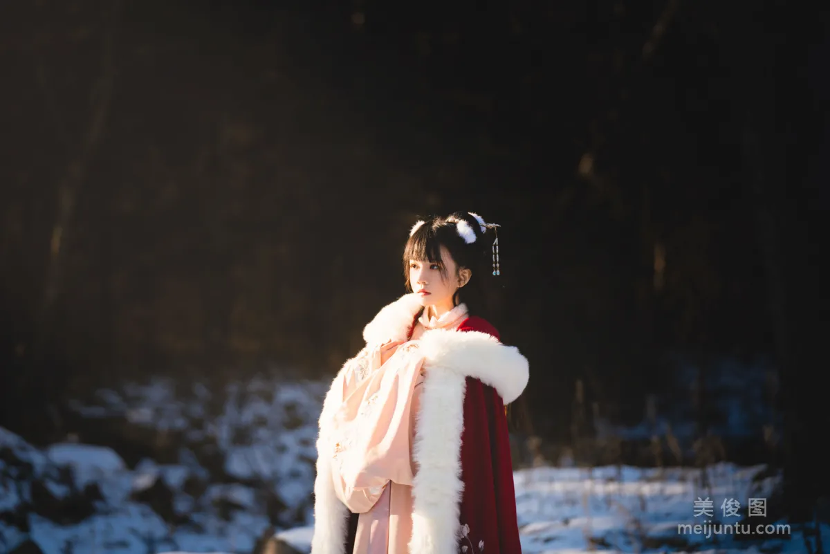 [COS福利] 桜桃喵 - 熹微 写真套图