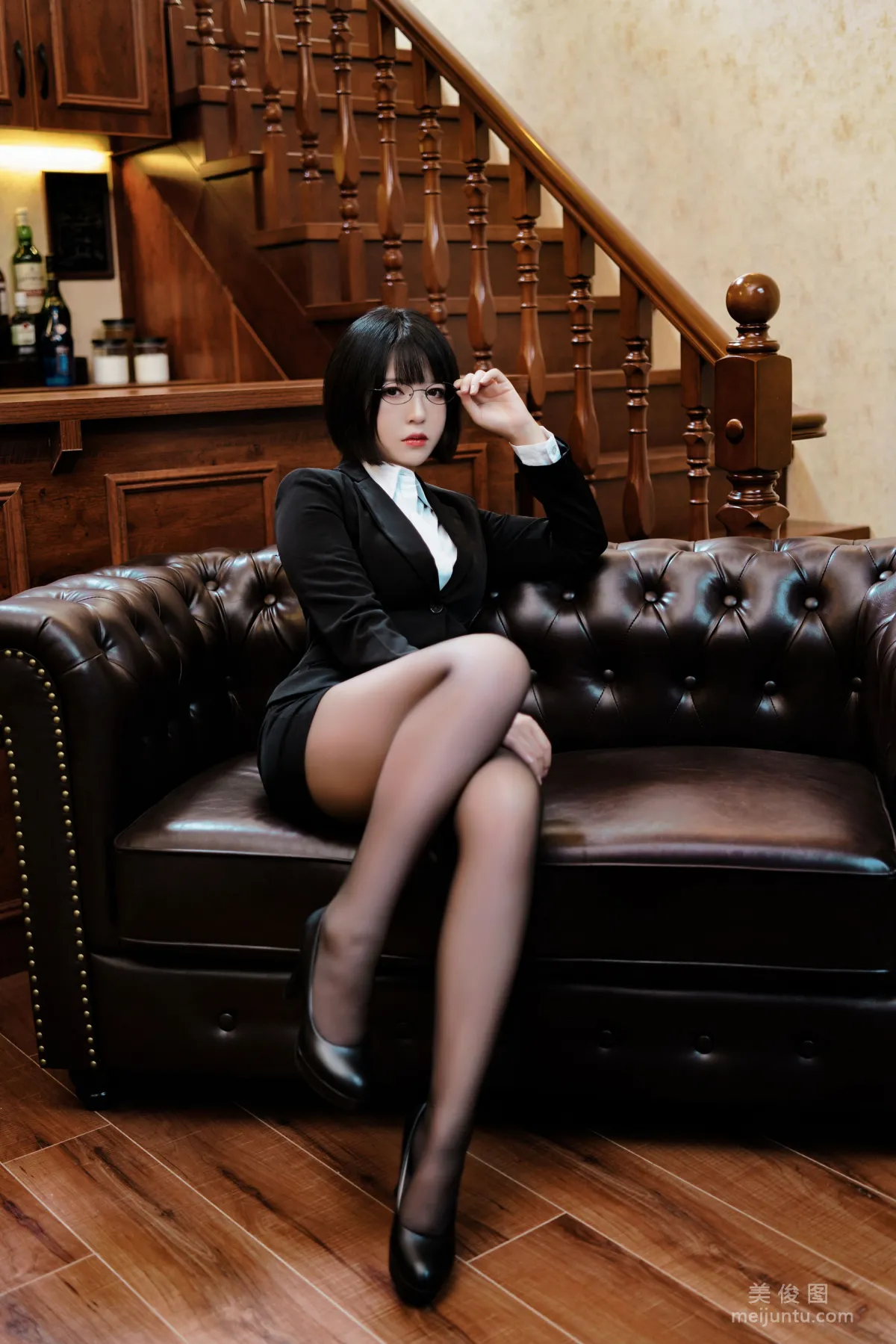 [网红COSER] 半半子 - OL様