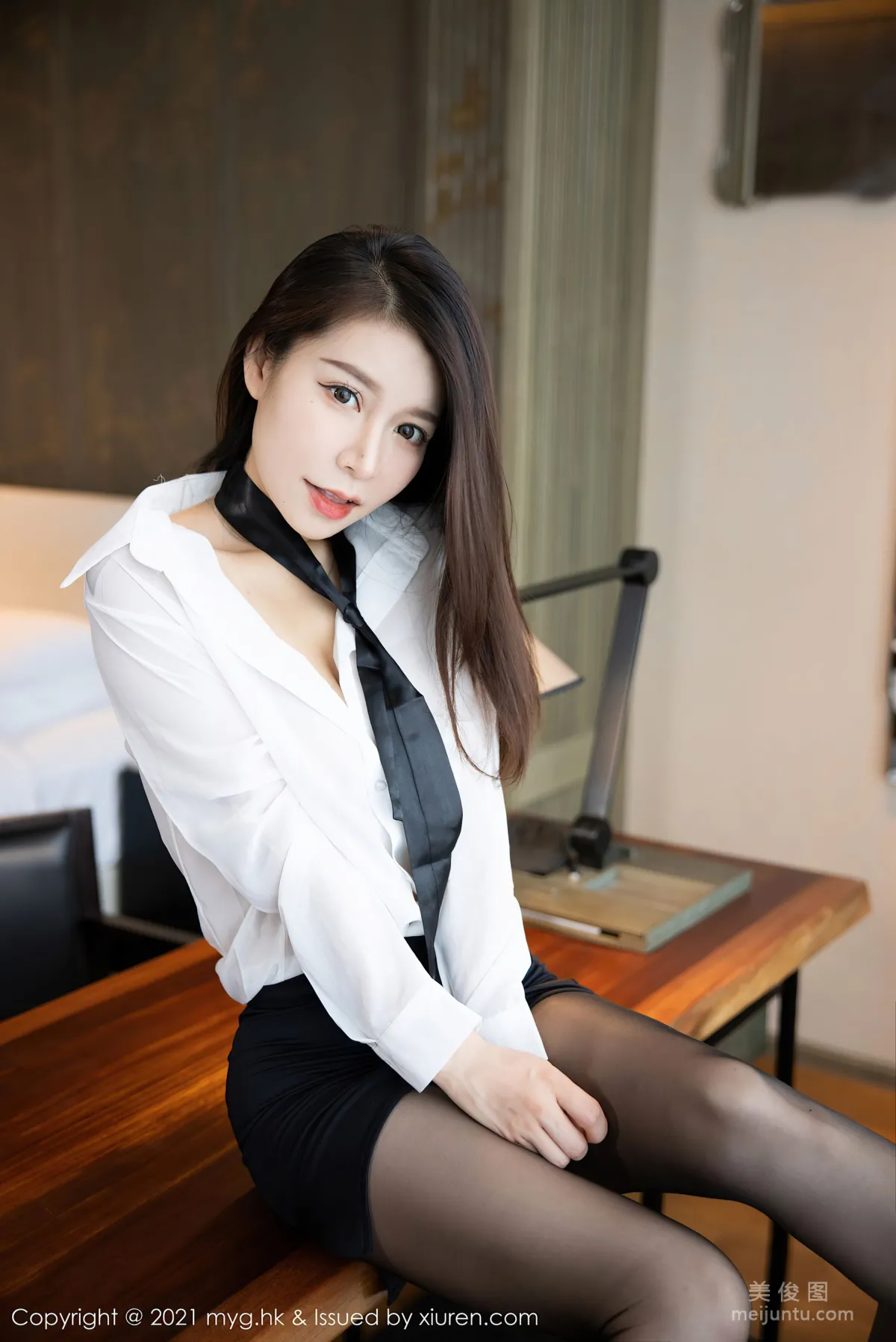 [美媛馆MyGirl] Vol.565 vetiver嘉宝贝儿 - 经典OL系列