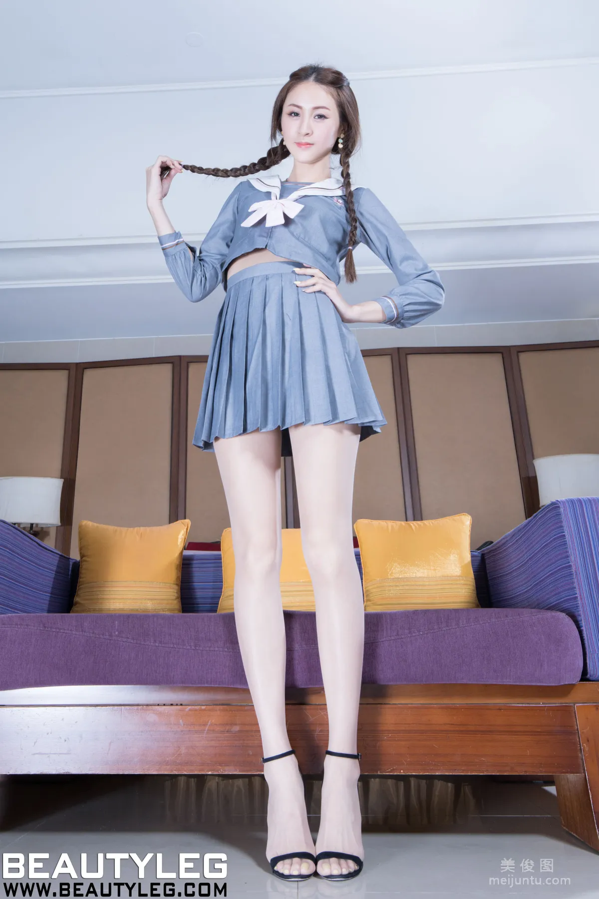 Lola雪岑《肉丝袜制服美腿》 [Beautyleg] No.1911 写真集
