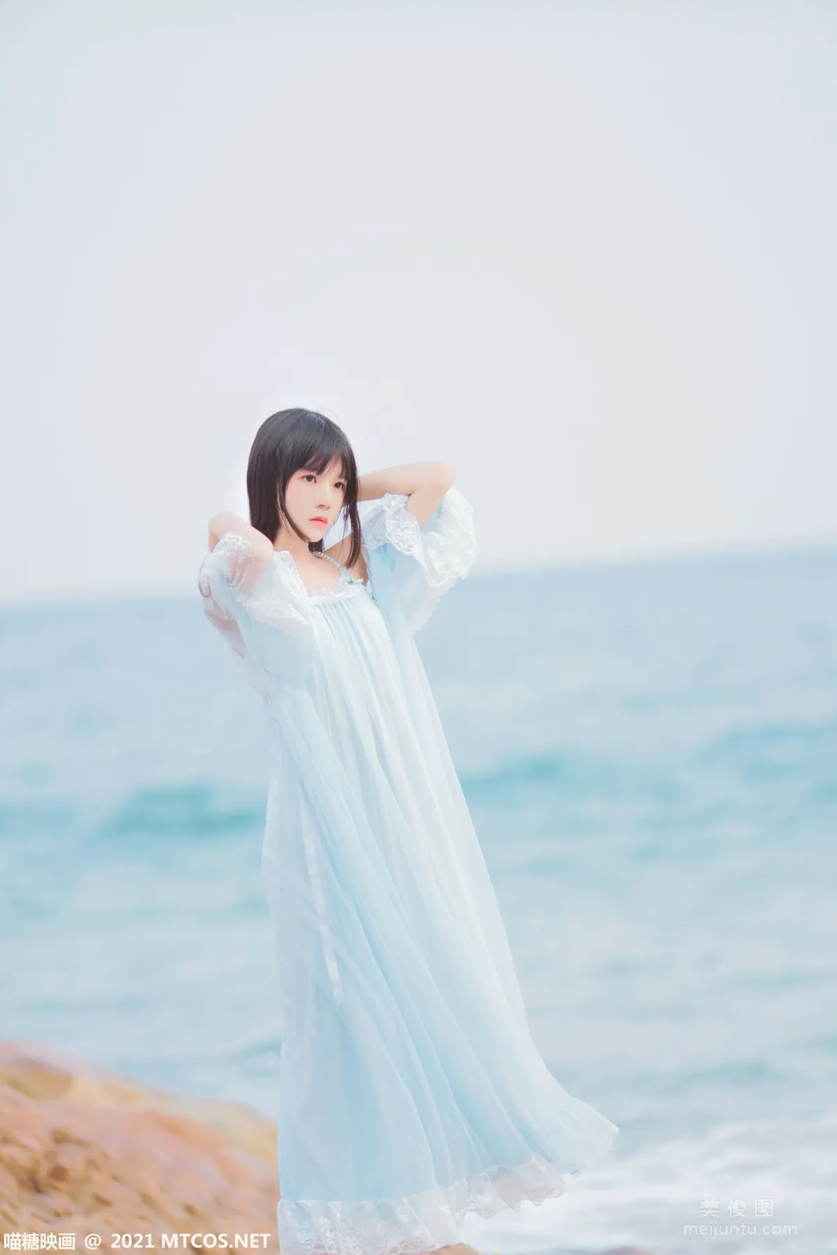 [喵糖映画] VOL.380 海边长裙 写真套图