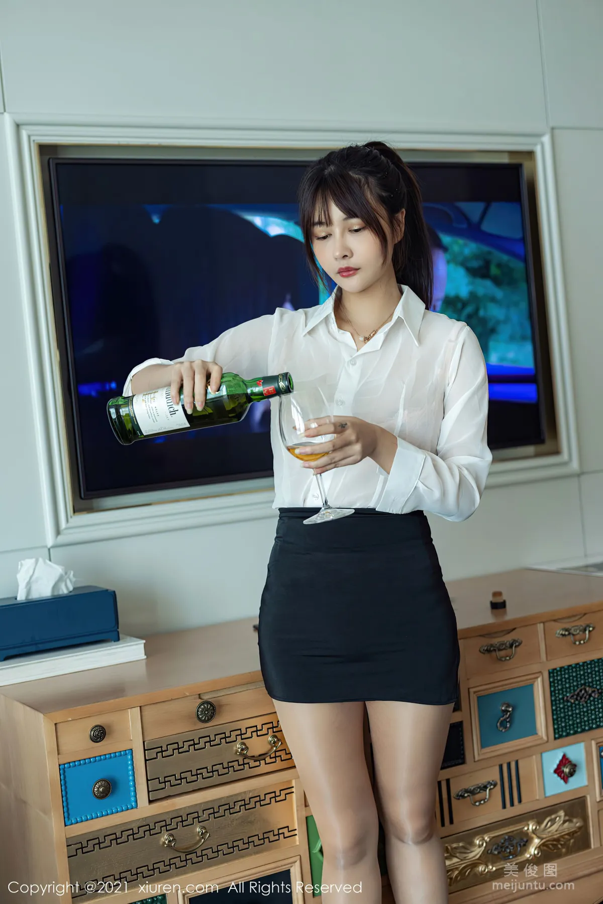 [秀人XiuRen] No.3793 萌奈子 - 经典动人的职业OL系列