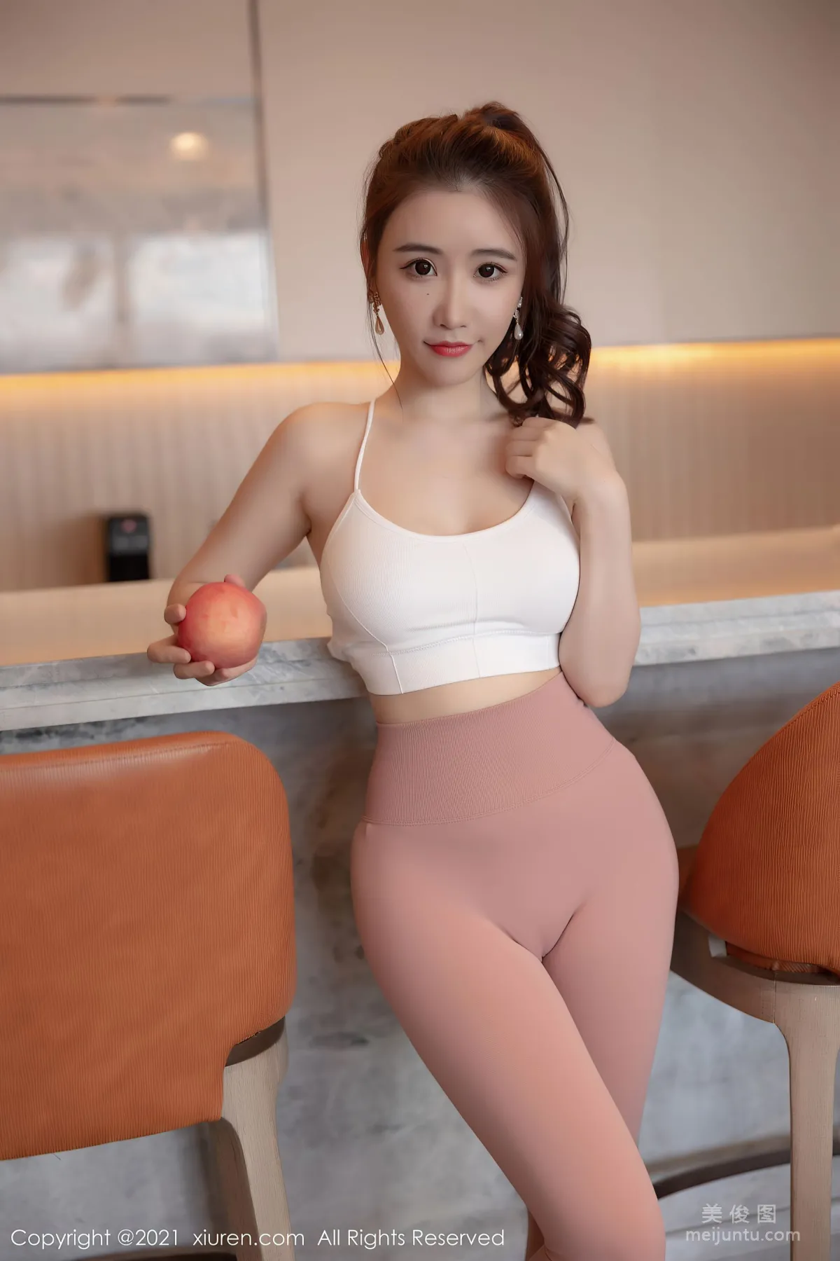 [秀人XiuRen] No.3755 Cherry绯月樱 - 紧身的服饰与吊带