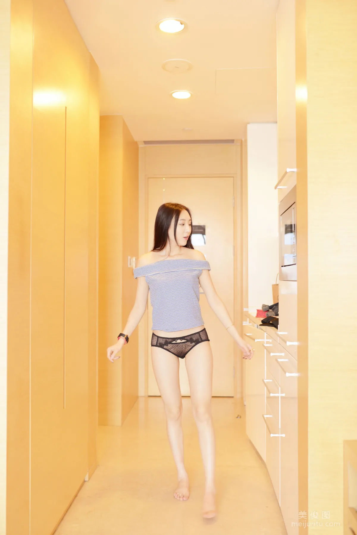 [丽丝映像GIRLISS] 你的微笑巨献版 写真套图