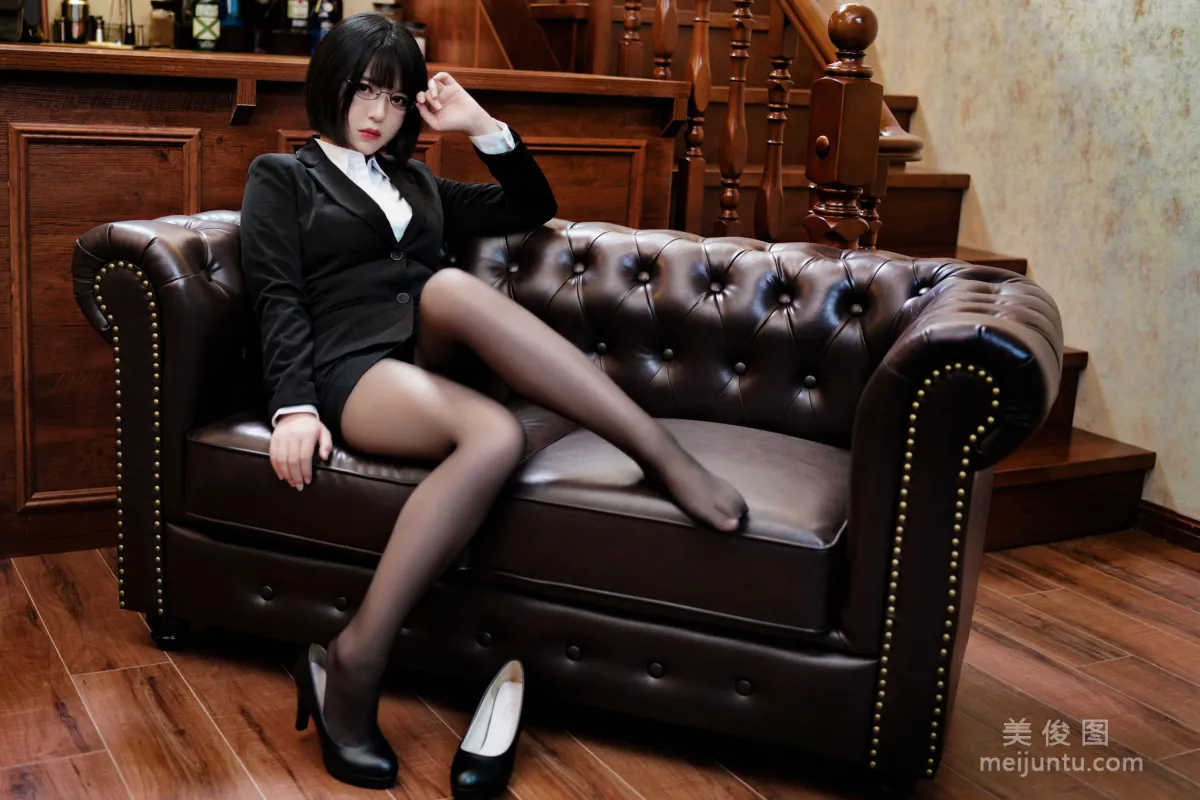 [网红COSER] 半半子 - OL様