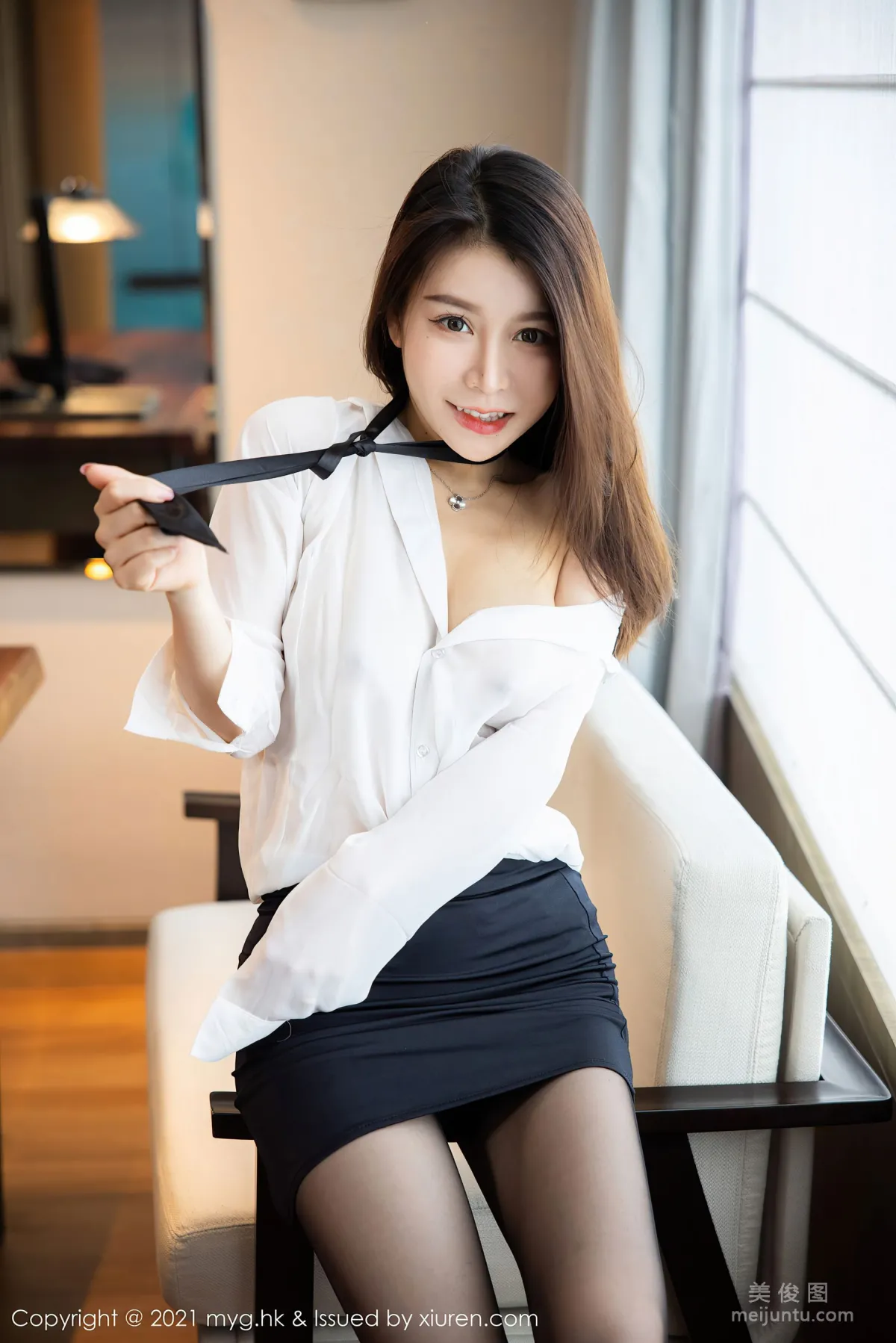 [美媛馆MyGirl] Vol.565 vetiver嘉宝贝儿 - 经典OL系列