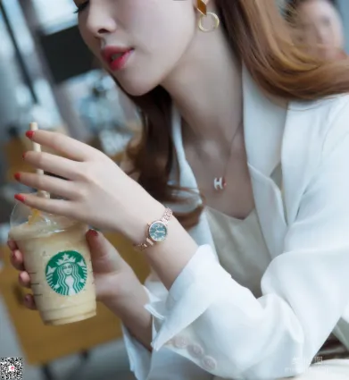 [丽丝映像GIRLISS] 《对白领同事的非分之想》 写真集