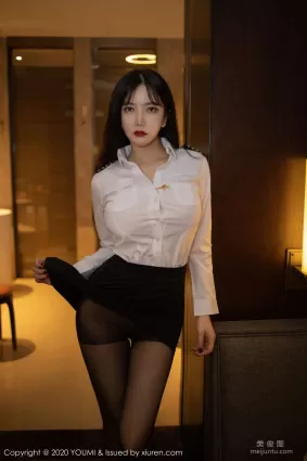 心妍小公主《白衬衫、超短裙与黑丝袜的女警制服》 [尤蜜荟YouMi] Vol.428 写真集