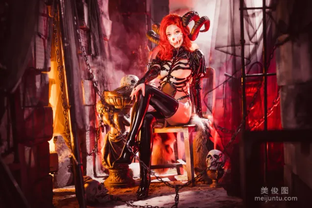 [网红COSER] 萌系小姐姐蜜汁猫裘 - 骸骨