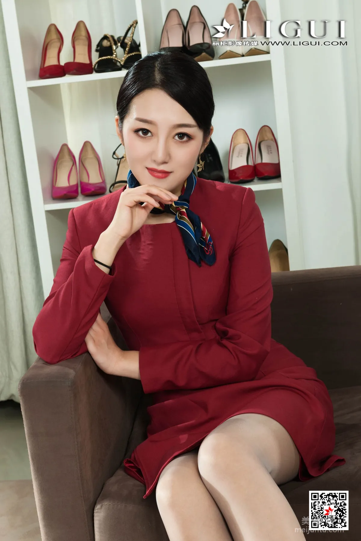 Model 冰冰《极品黑丝空姐丝足》 [丽柜Ligui] 写真集