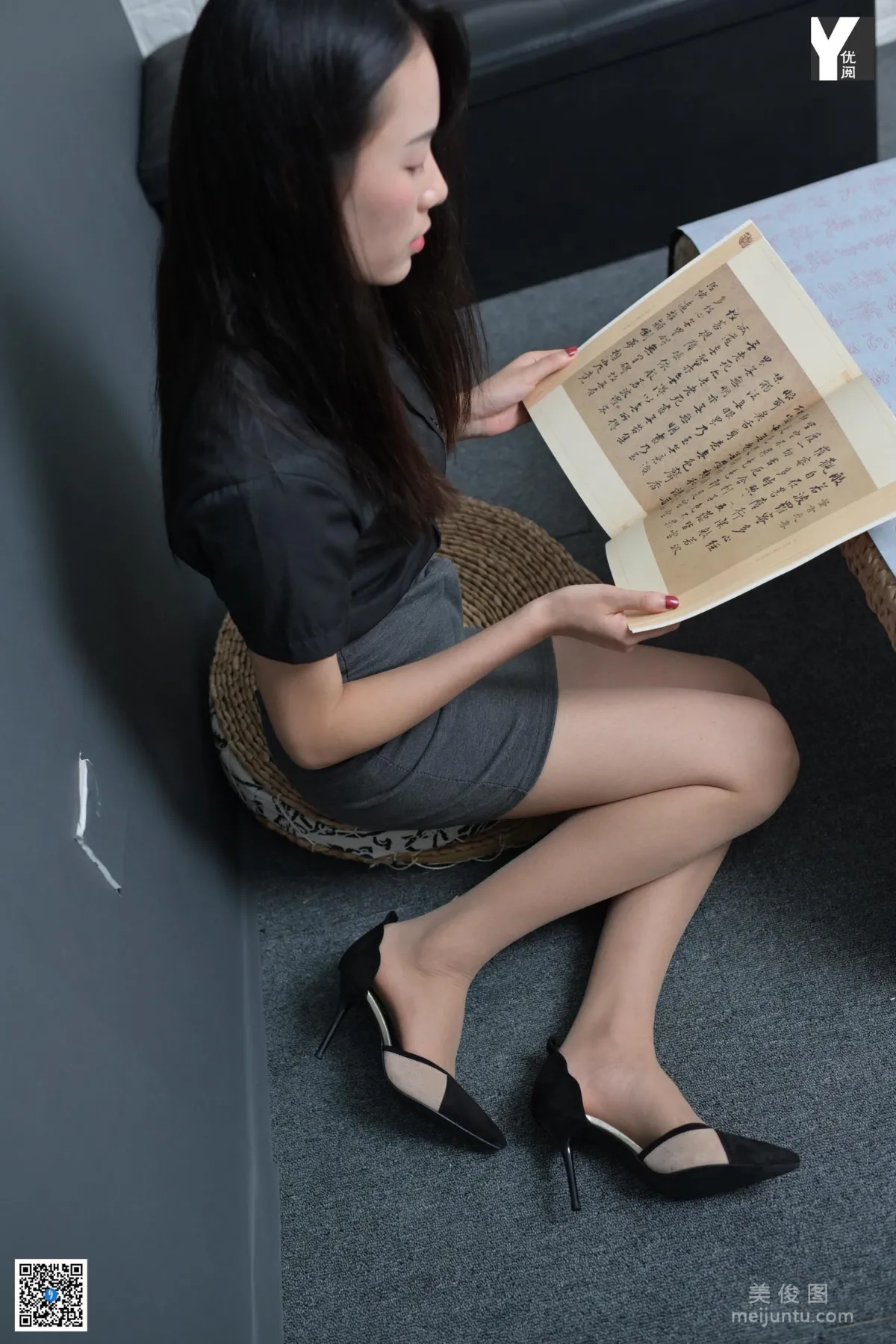 [异思趣向IESS] 模特 小小 《我的书法指导员》 美腿丝足 写真集