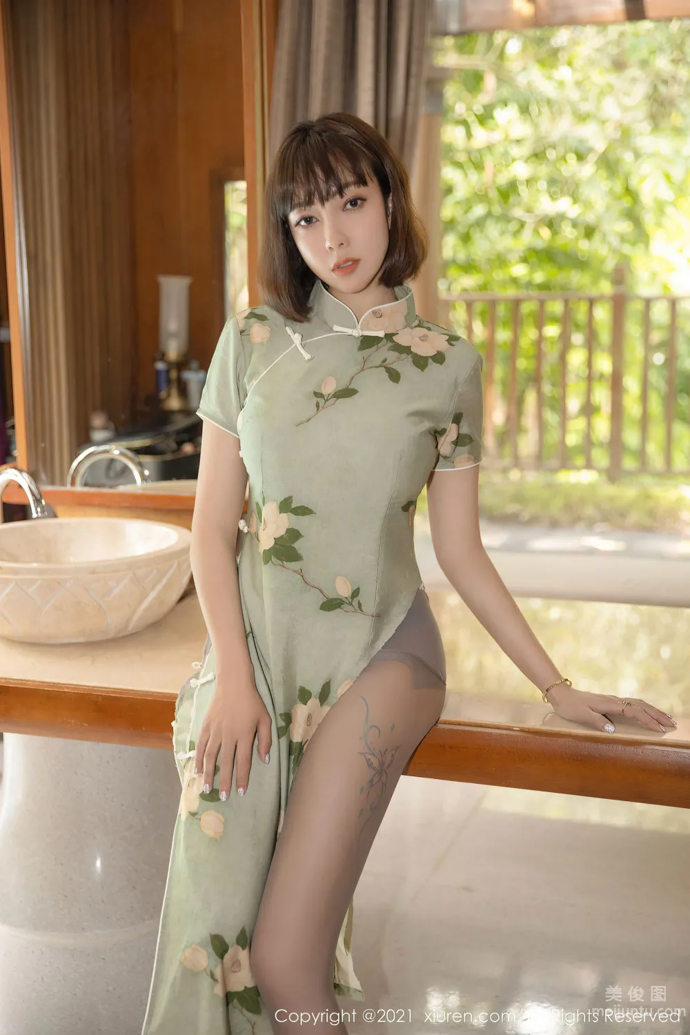 [秀人XIUREN] No.3630 果儿Victoria - 一袭华美的旗袍