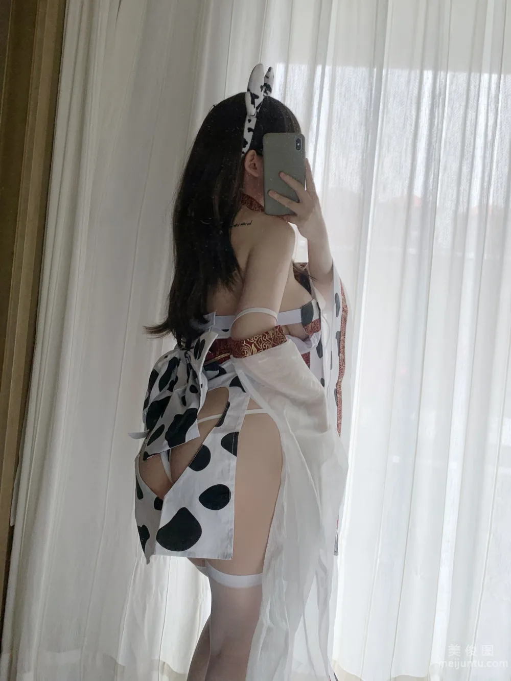 [网红COSER写真] 是依酱呀 - 牛牛和服