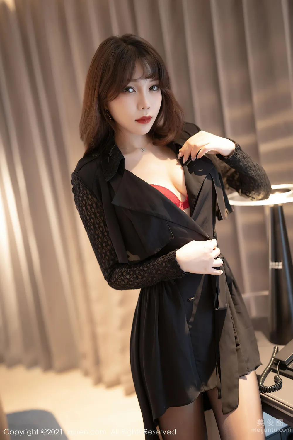 [秀人XIUREN] No.3595 芝芝Booty - 时尚且魅惑多姿的服饰