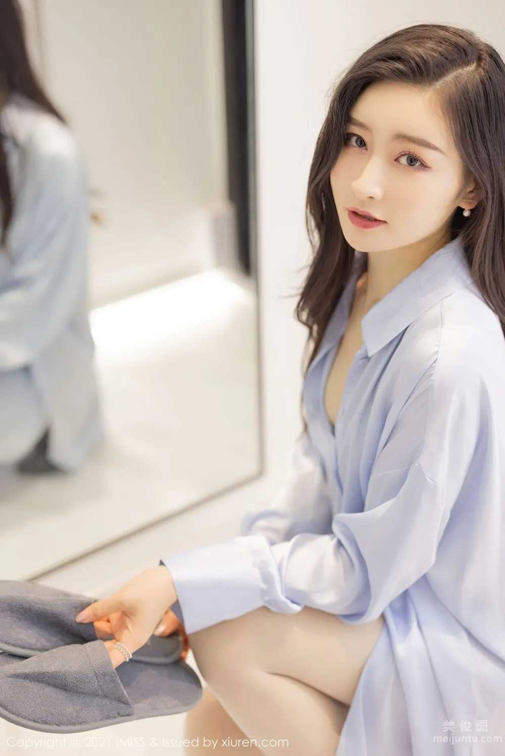 [爱蜜社IMiss] Vol.614 Vanessa - 大号的浅蓝色衬衫