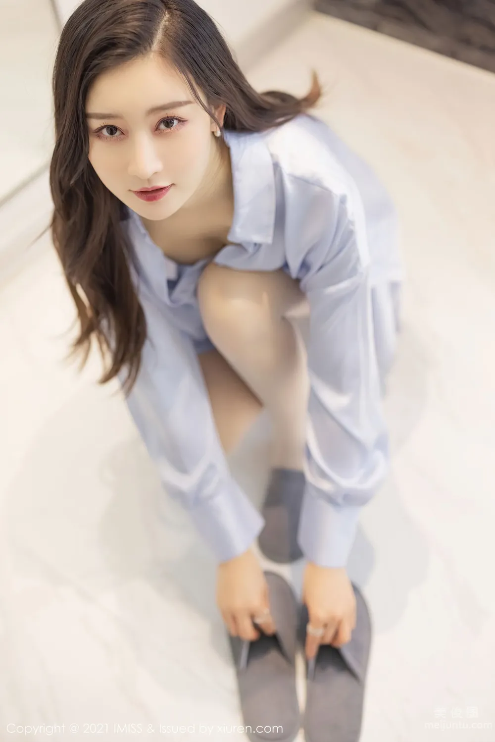 [爱蜜社IMiss] Vol.614 Vanessa - 大号的浅蓝色衬衫