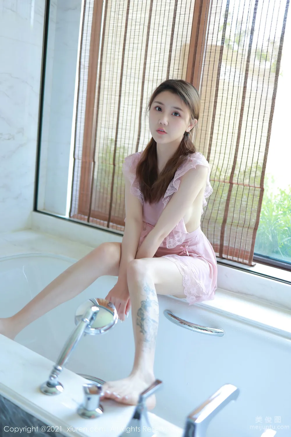 [秀人XIUREN] No.3611 夏西CiCi - 经典粉色女仆浴室主题系列