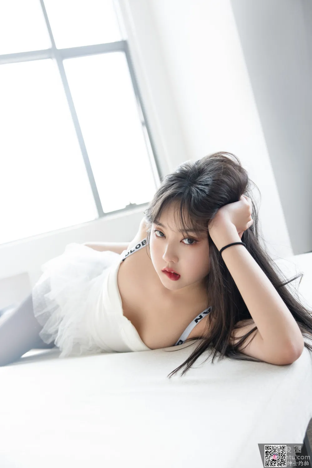 [绅士约拍] SS025 美惠子 黑丝美腿写真