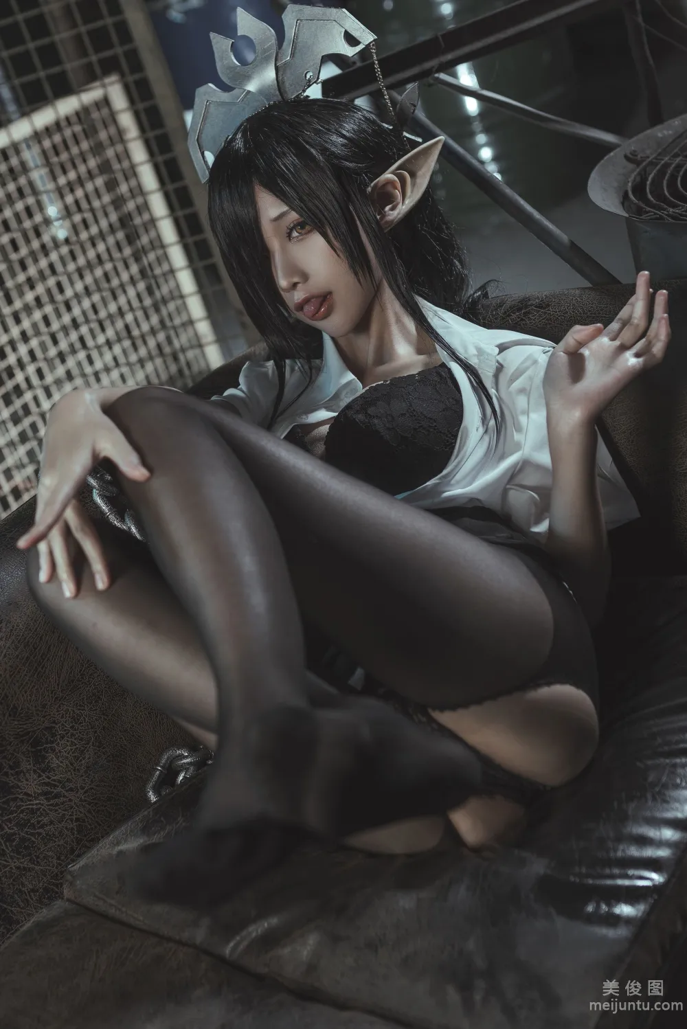[网红COSER写真] 蠢沫沫 - 黑兽女王 OL制服 套图