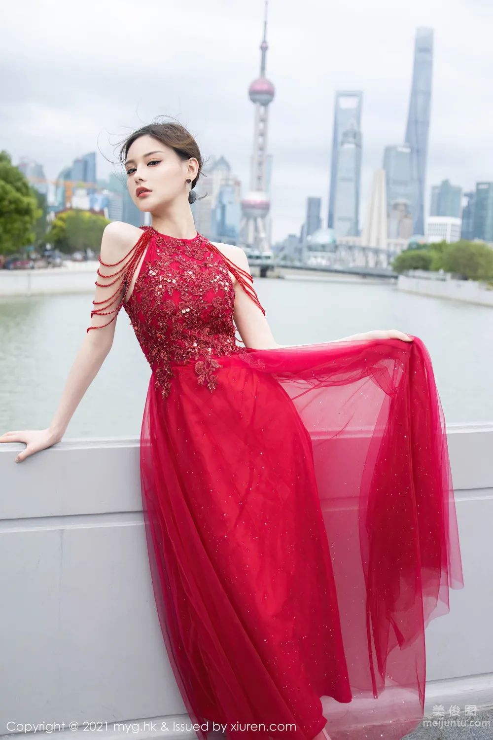 [美媛馆MyGirl] Vol.560 小夕juju - 一袭精美迷人的姓感长裙