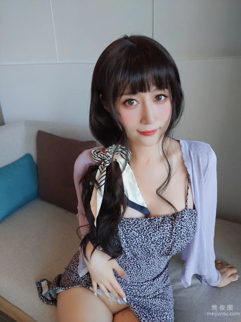 [网红COSER写真] Coser小姐姐白银 - 居家碎花裙