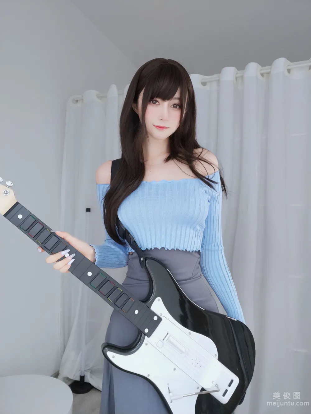 [网红COSER写真] 白银 - 吉他妹妹
