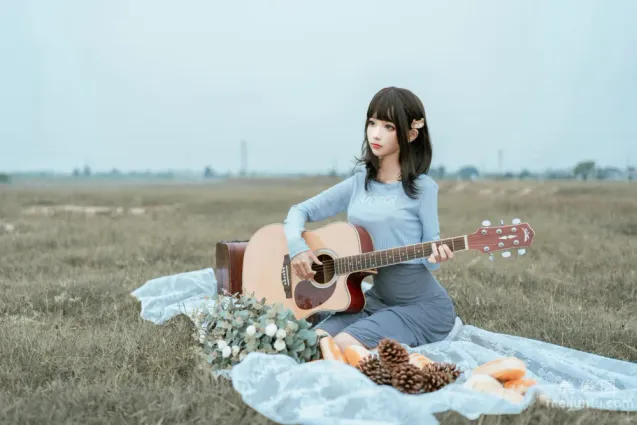 [网红COSER写真] 蠢沫沫 - 吉他妹妹 套图