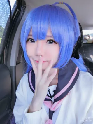 [网红COSER写真] Sally Dorasnow - Unicorn JK Set 套图