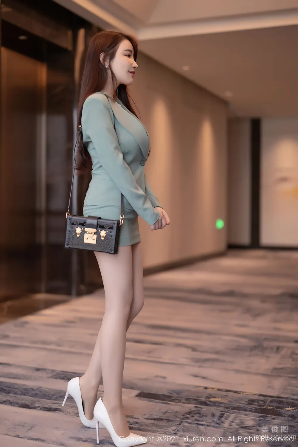 [秀人XiuRen] No.3728 Cherry绯月樱 - 浅绿色的直爽职业装