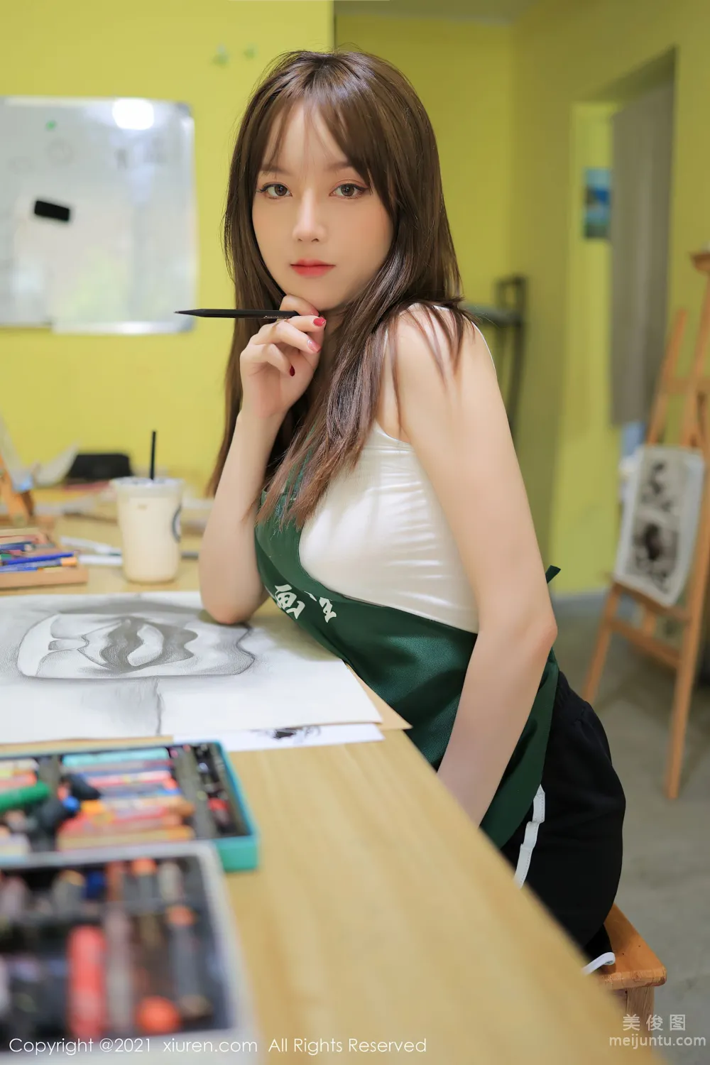 [秀人XIUREN] No.3651 豆瓣酱 - 画室主题系列