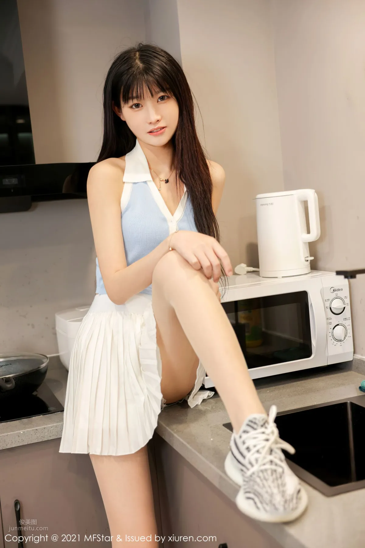 新人模特77qiqi 长相清纯甜美