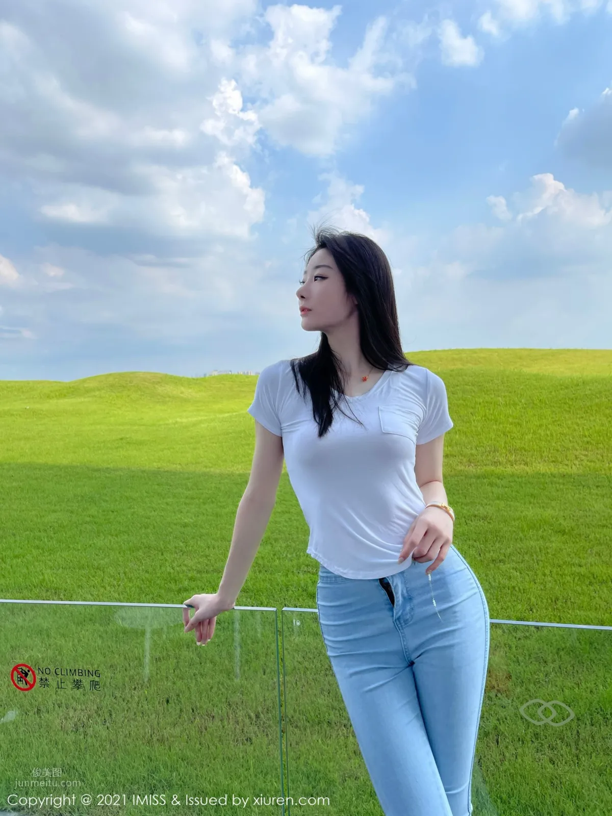新人模特逗逗DouDou 长相清秀苗条多姿
